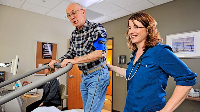 doctor doing stress test